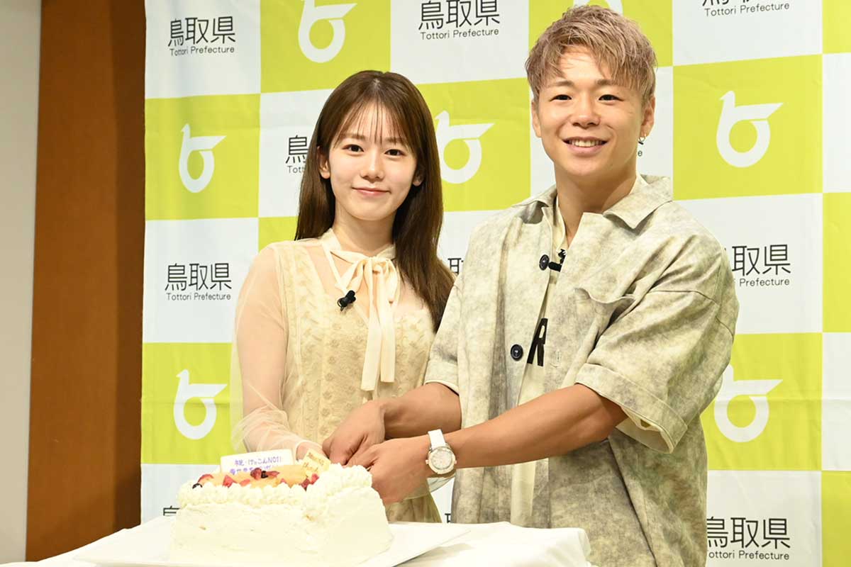 武尊、妻の川口葵とケーキ入刀披露　「まさか結婚式より先にやるなんて」と苦笑い