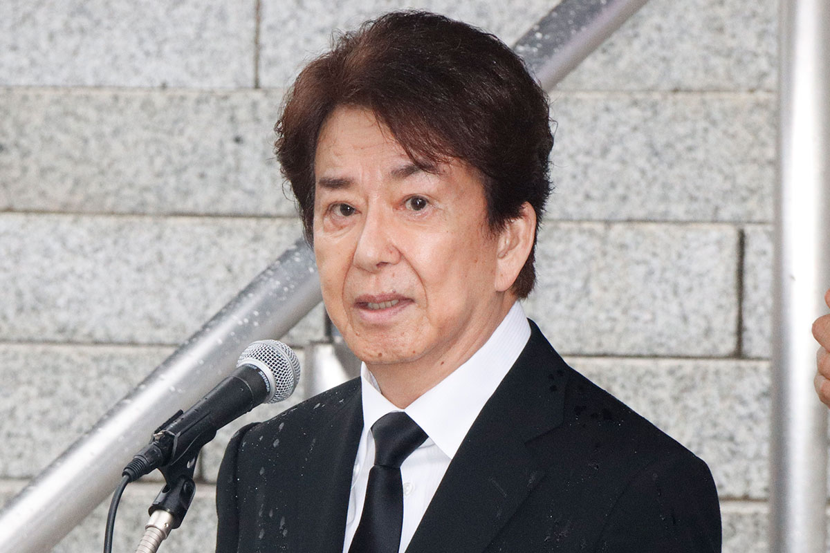 橋幸夫さんの告別式で“涙雨”　後輩・三田明が追悼「先輩はすごい力を持っている」