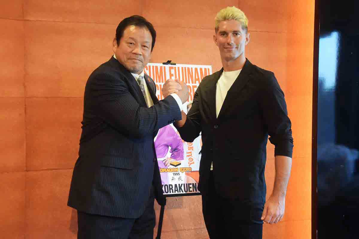 藤波辰爾(左)とザック・セイバーJr.【写真:ENCOUNT編集部】