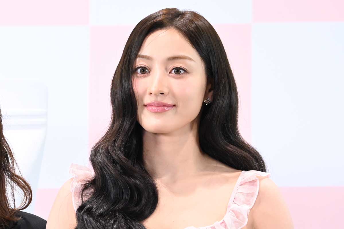 TWICE・ジヒョ、メイクのコツは「自信を持って」　目元のポイントも明かす「普段は自然な感じに」