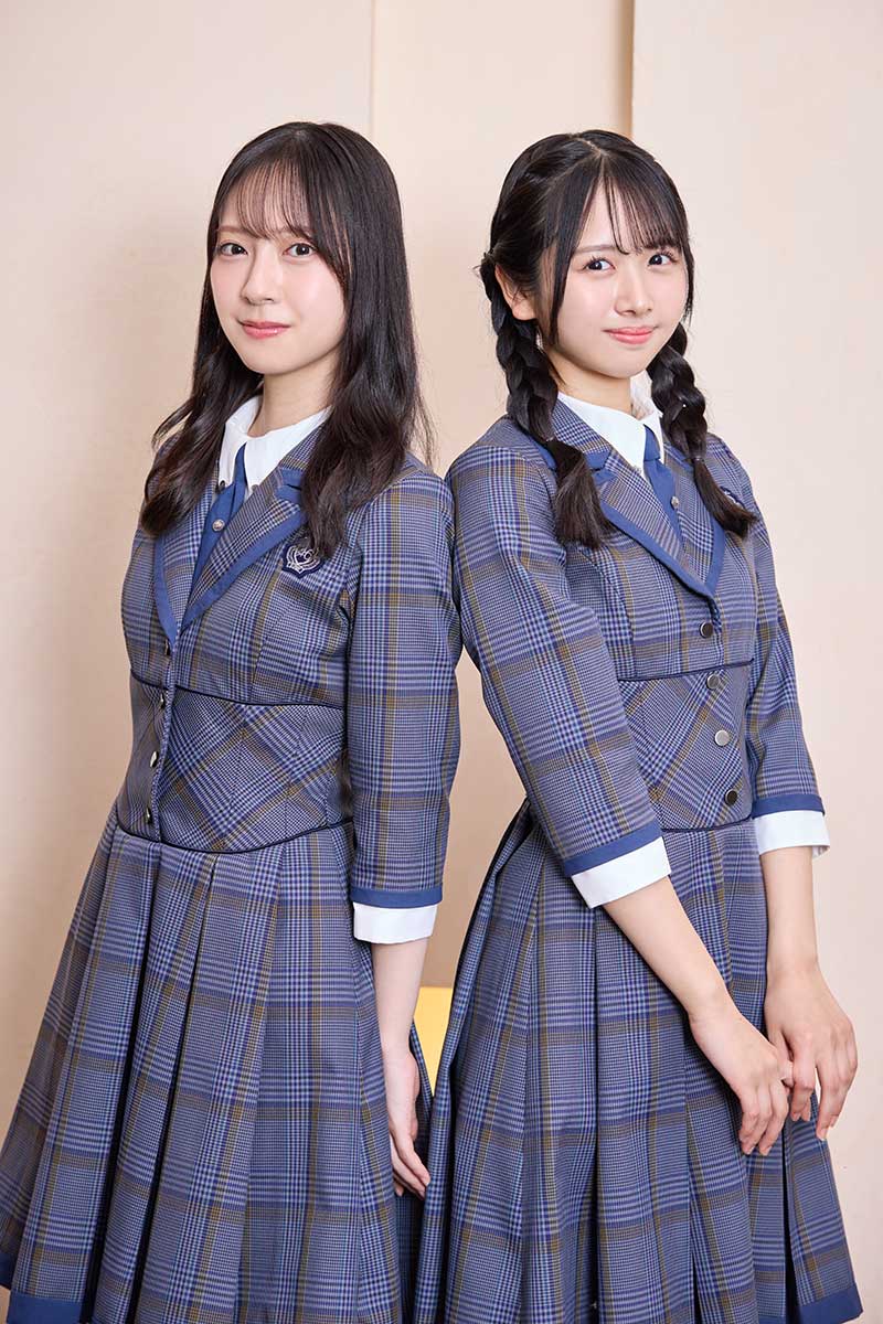 『MONSTER GROOVE』について語った金村美玖(左)と上村ひなの【写真:くさかべまき】