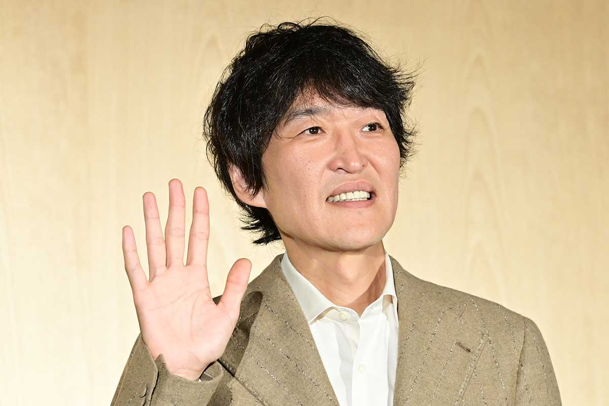 千原ジュニア、第3子誕生後初の公の場に笑顔　祝福に「どうもです」と会釈