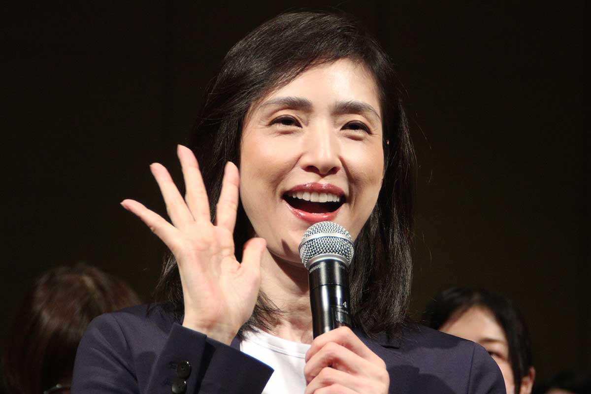 天海祐希、共演陣に笑顔で“檄”「おじさんたちは1回話し出すと止まらないので」　『緊急取調室』はファイナルへ