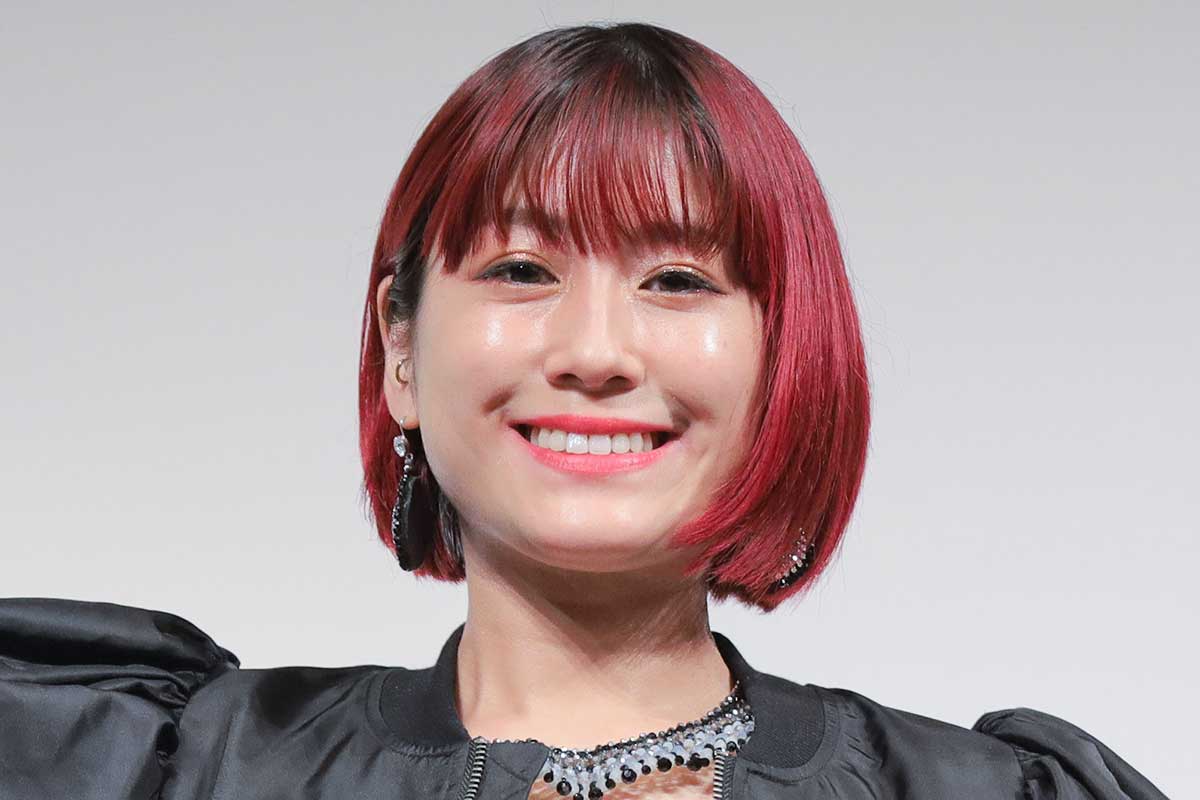 父さんまも出席…IMALU、兄・二千翔さんの結婚式ショット披露　「歯が抜けた」ジミー大西の姿も