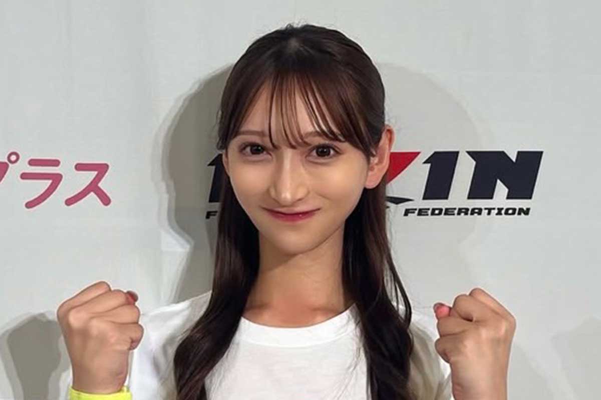 「どっかで見たことある」RIZINガールの正体に驚き「スタイルも良くて綺麗」「顔ちっちゃい」