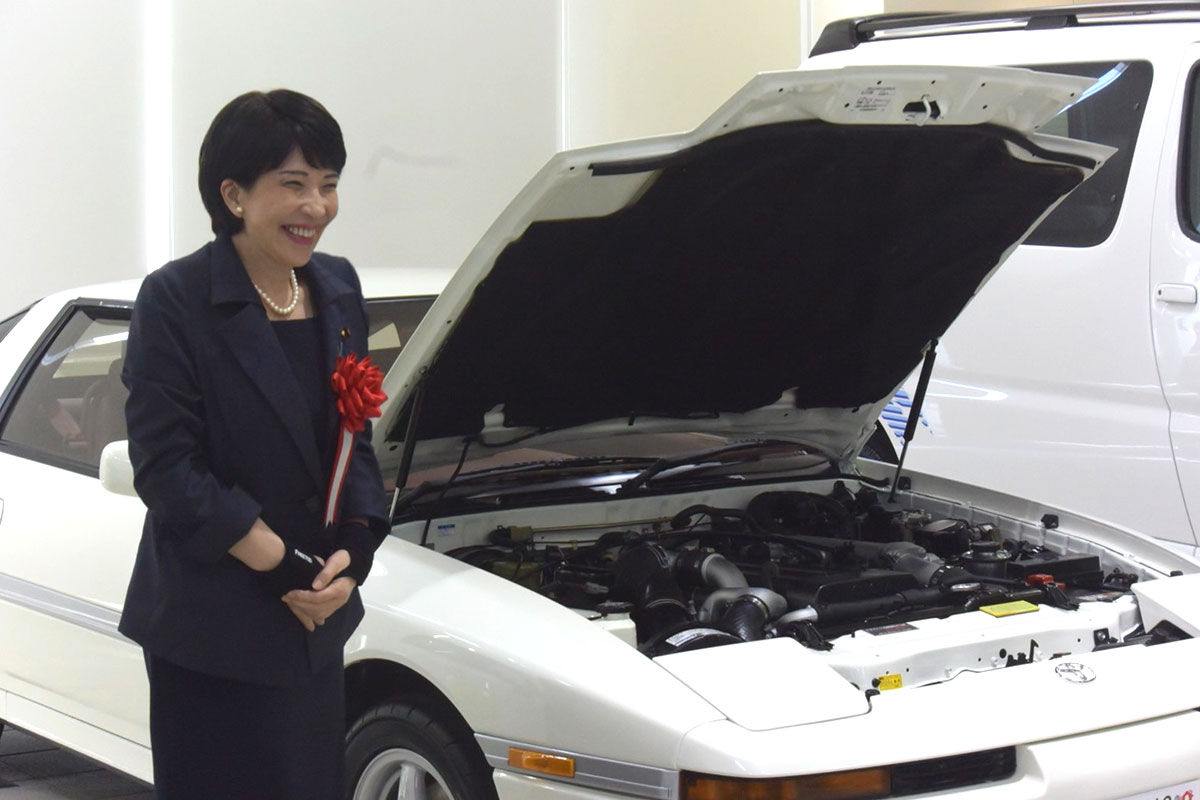 高市早苗氏は人生で初めて新車で買った車スープラ（後方）を20年以上乗り続けた【写真：ENCOUNT編集部】