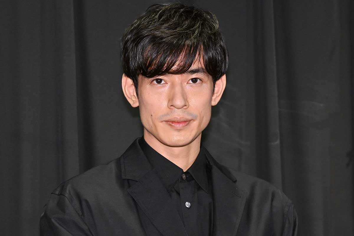 『あんぱん』から雰囲気ガラリ「ビジュおかしいって」「振り幅w」　中島歩にファン爆笑