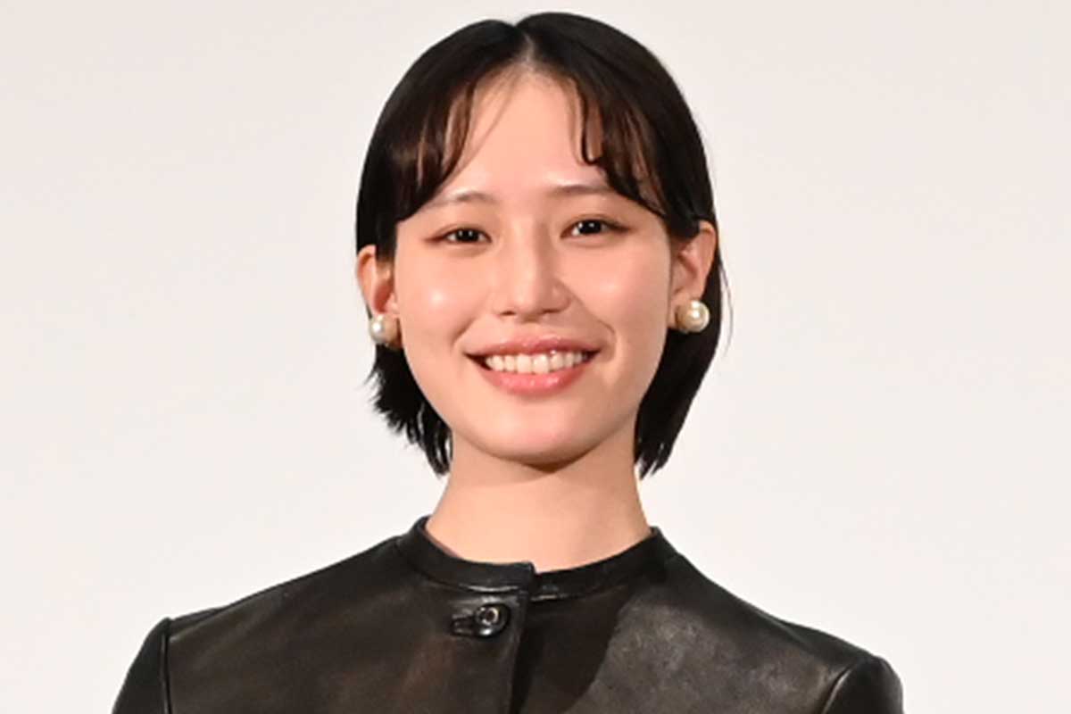 別人級のスタイリングで雰囲気ガラリ　南沙良、金髪＆クールなブラックドレスで変身に「かっこいい!!」「やはり美しすぎる」