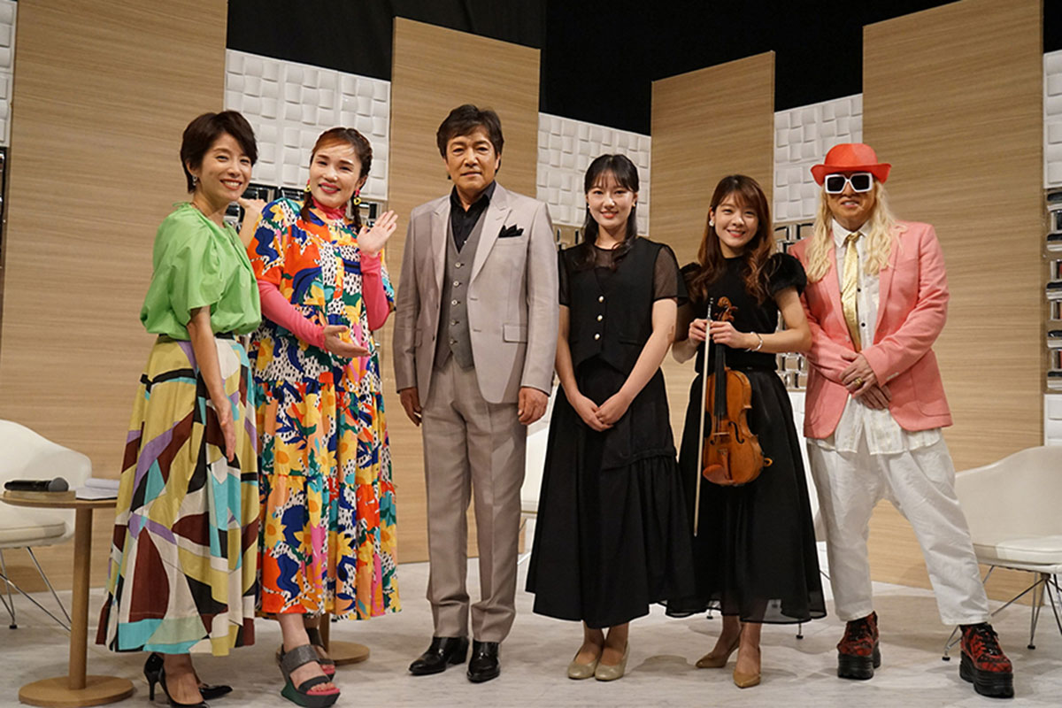 (左から)廣瀬智美NHKアナ、平野ノラ、野口五郎、文音、廣津留すみれ、DJ KOO【写真:(C)NHK】