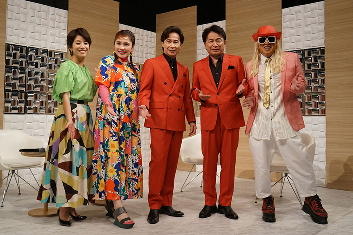（左から）廣瀬智美NHKアナ、平野ノラ、加藤久仁彦、高道、DJ KOO【写真：(C)NHK】