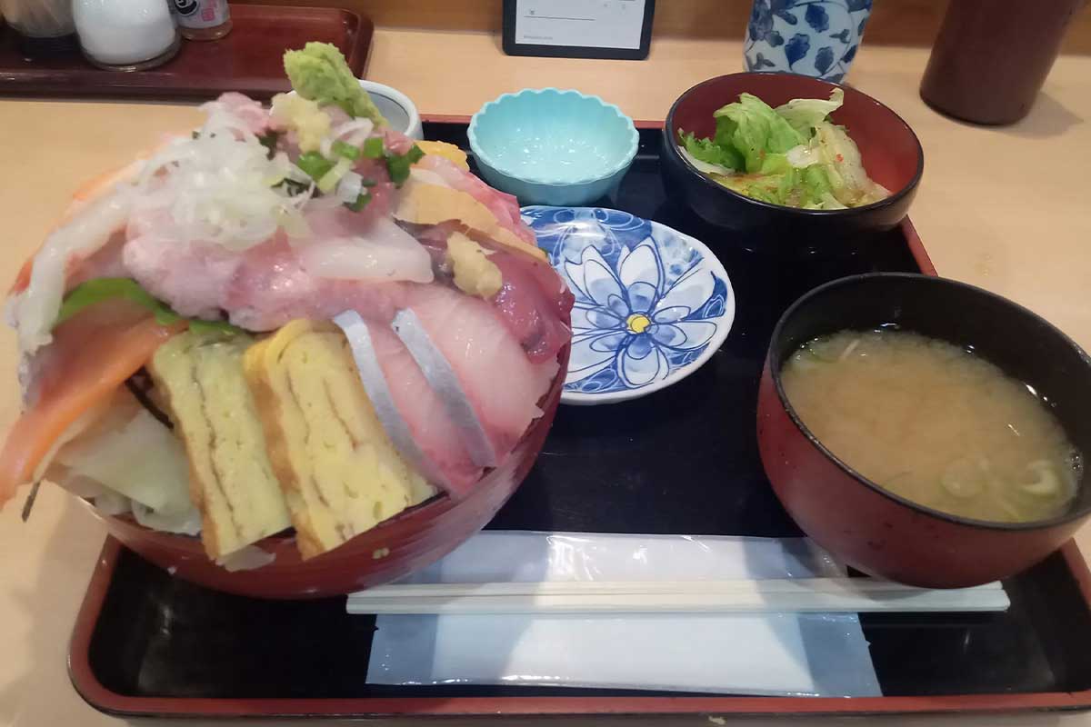 「信じられない」　衝撃コスパ「1000円でお釣り」海鮮丼に驚愕　2年前と現在の価格にもびっくり