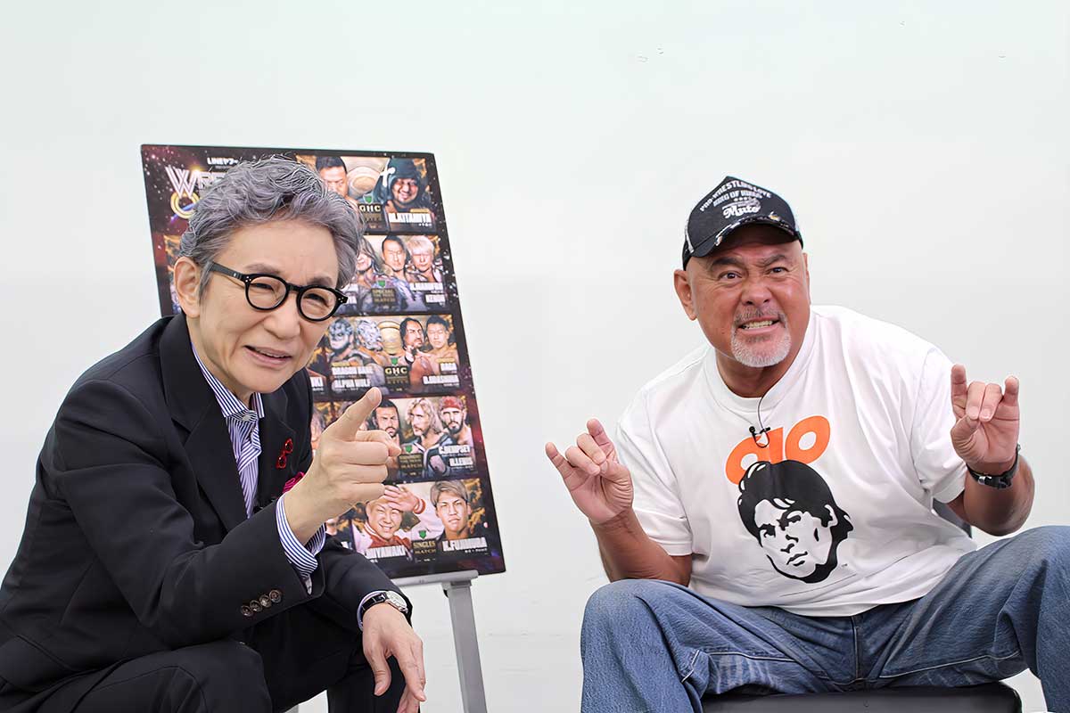 収録後には二人でプロレスLOVEポーズを披露【写真:橋場了吾】