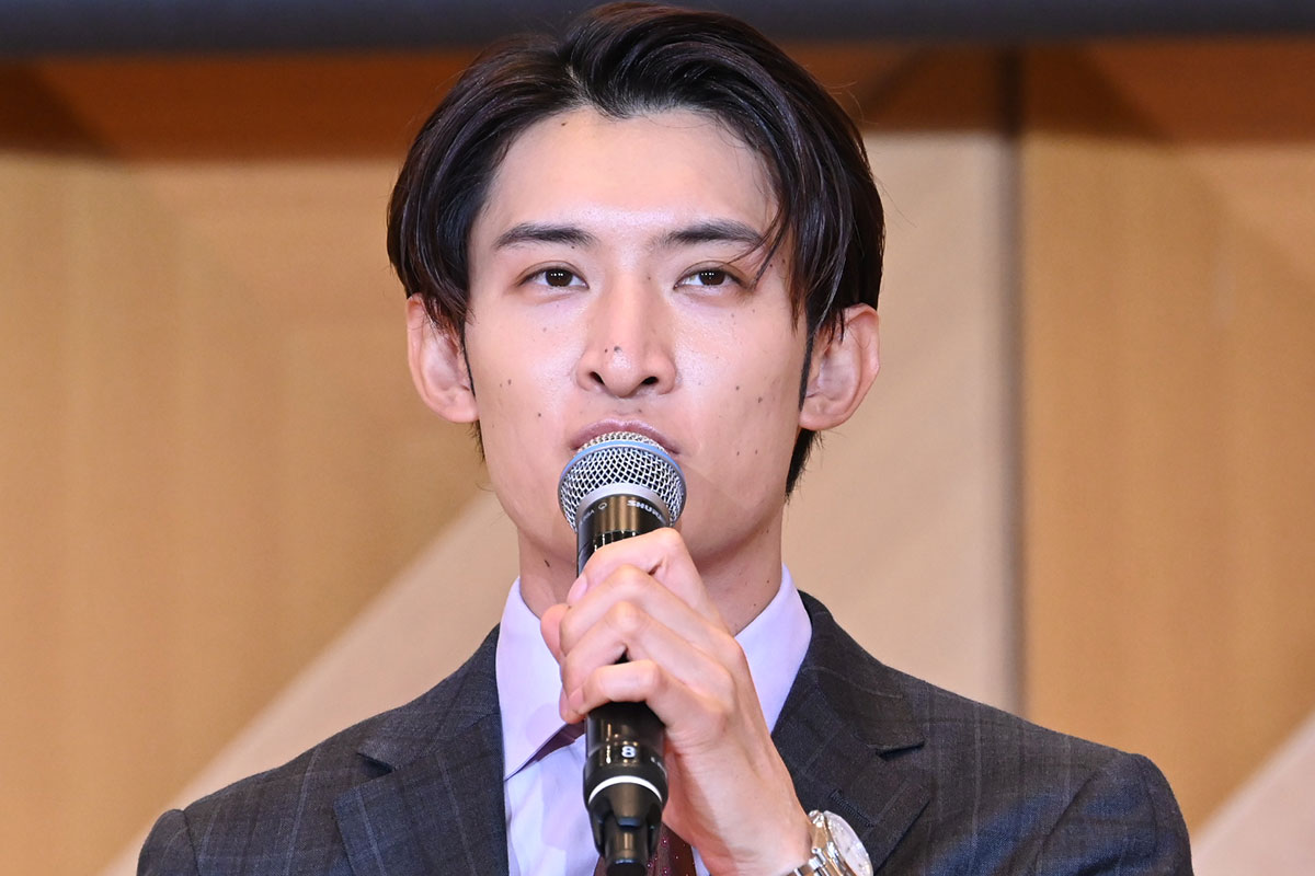 Snow Man向井康二、即興ランウェイで黄色い声援　田中みな実＆野呂佳代からスーツ姿絶賛「バランス良すぎ」