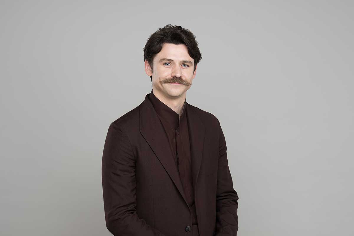 ヘブンを演じるトミー・バストウ【写真:(C)NHK】