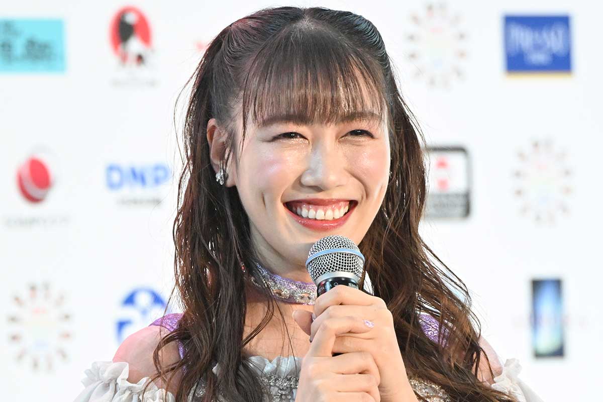 「足なっっが」美脚際立つ高城れにの制服姿が話題　一日署長報告に「すてき」「白バイも似合ってる」の声