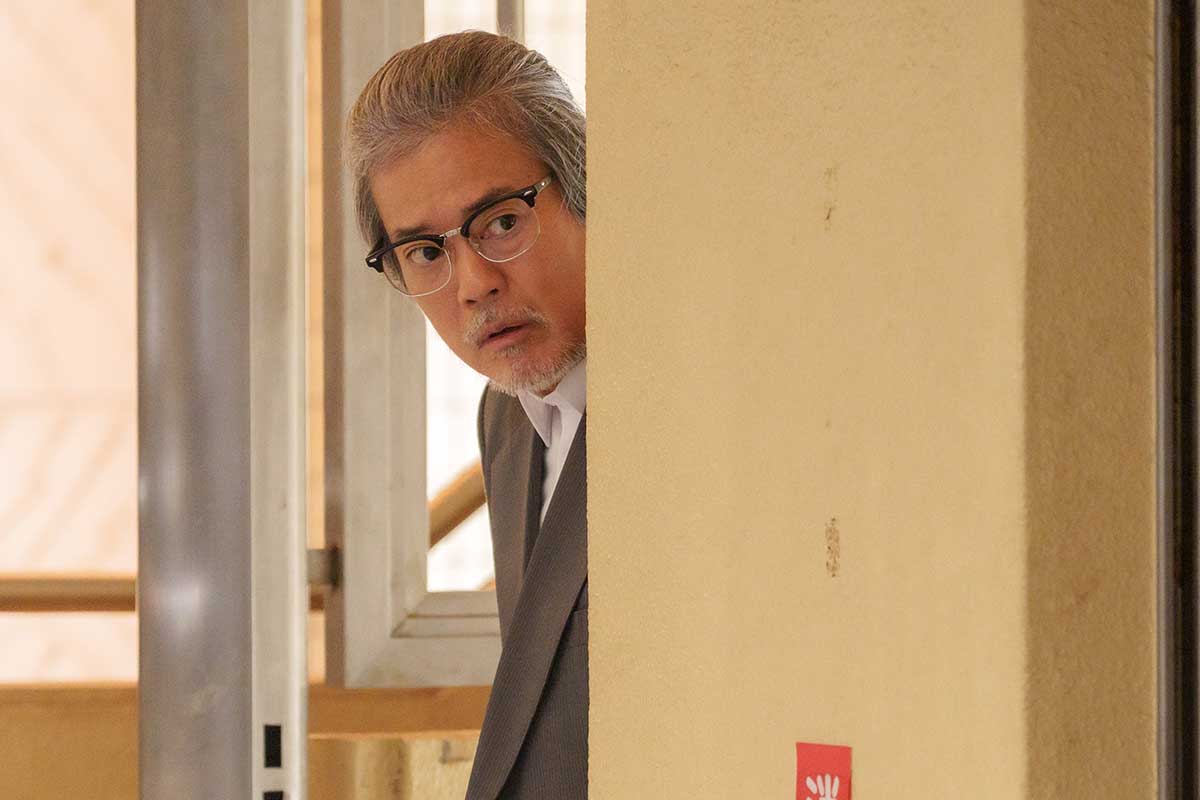 悩める若手刑事に助言する主人公・向井光太郎役の唐沢【写真:(C)「コーチ」製作委員会】