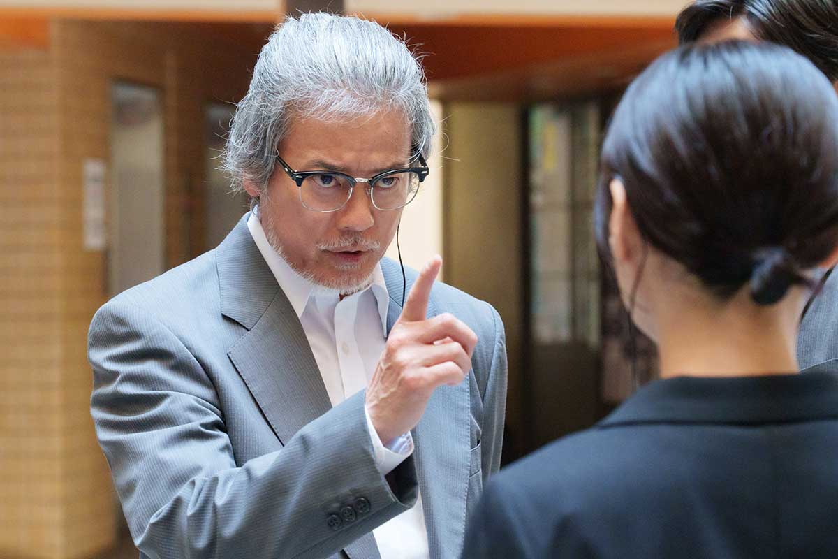 若手刑事を“コーチ”する謎の男・向井光太郎役に【写真:(C)「コーチ」製作委員会】