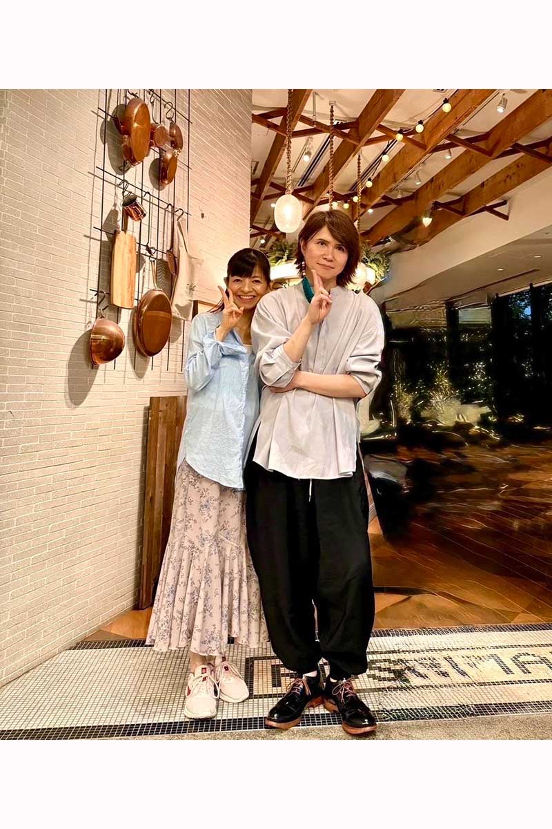 結婚を発表した園山真希絵とTAKESHI