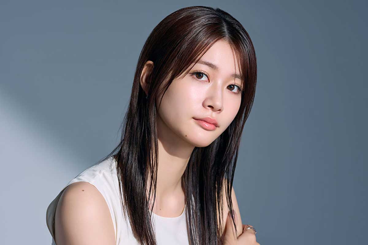 生見愛瑠、ミニスカ脚線美にファン歓喜「エモ」「ヤバい」「めちゃスタイル良き」「やっぱ別格！」