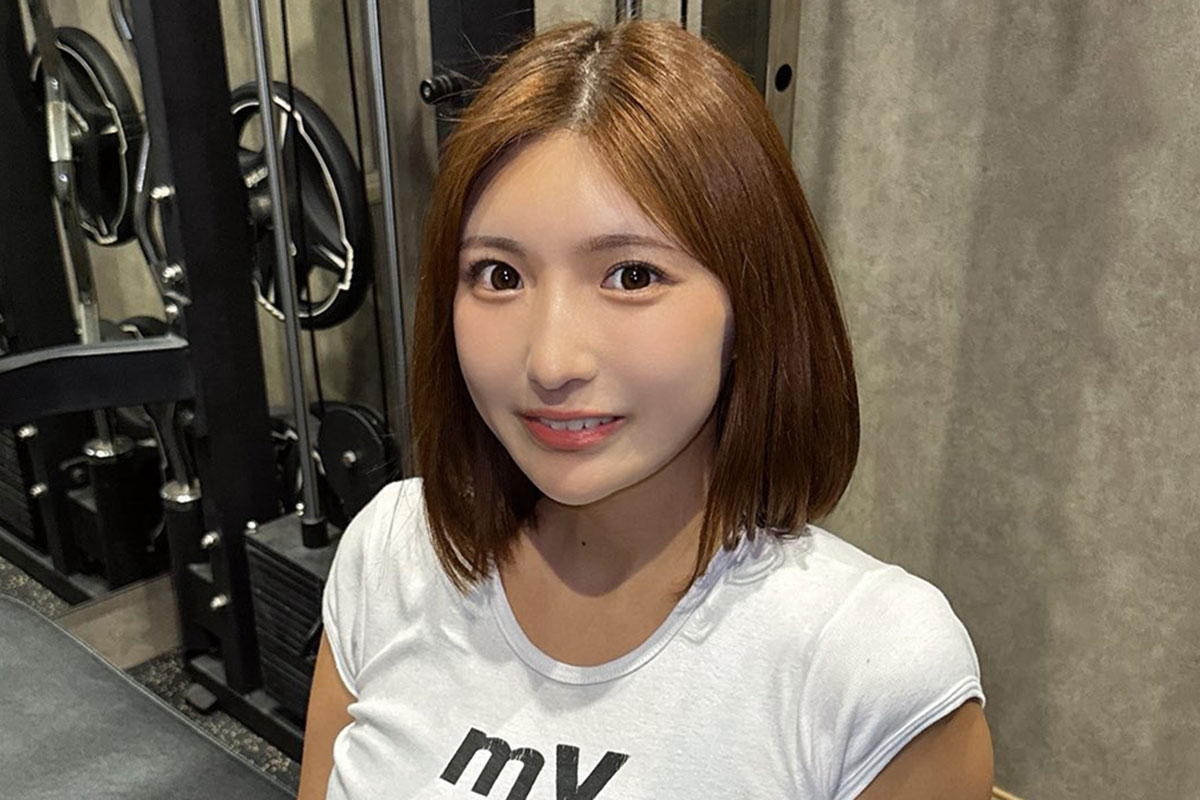 “軽トラ女子”グラドル、ぴったぴた服で愛車ドライブ　三田悠貴に反響「マニュアルじゃん」