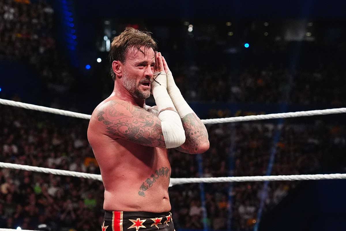 【WWE】14年ぶり来日のCMパンク「アリガトウ！」連呼、乱入イヨ・スカイ、リア・リプリーの3人で初日締めくくる【10.17両国国技館】