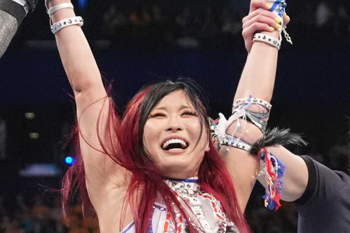 【WWE】イヨ・スカイvsアスカ＆カイリの日本人対決、大バズのリア・リプリーも加わった豪華タッグに会場熱狂【10.17両国国技館】