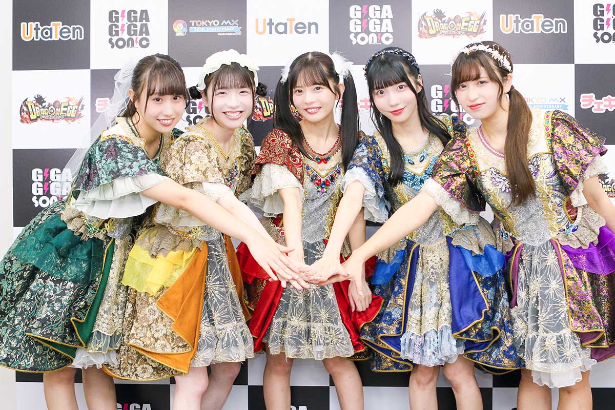 10月19日からは日高里緒が加わり、6人体制へ【写真:ENCOUNT編集部】