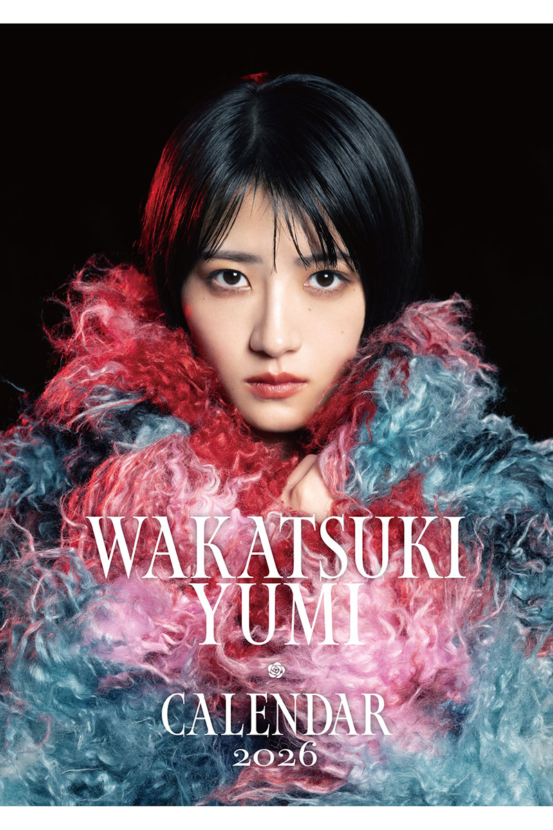 2026年のカレンダーを発売する若月佑美【写真:(C)2025 Zest, Inc.】