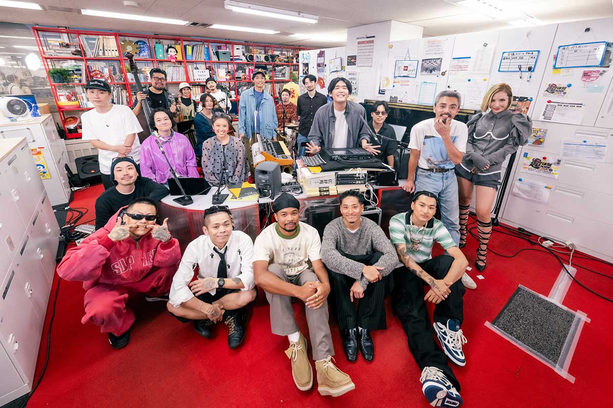 『tiny desk concerts JAPAN』に出演する総勢20人のSTUTS with friends【写真:(C)NHK】