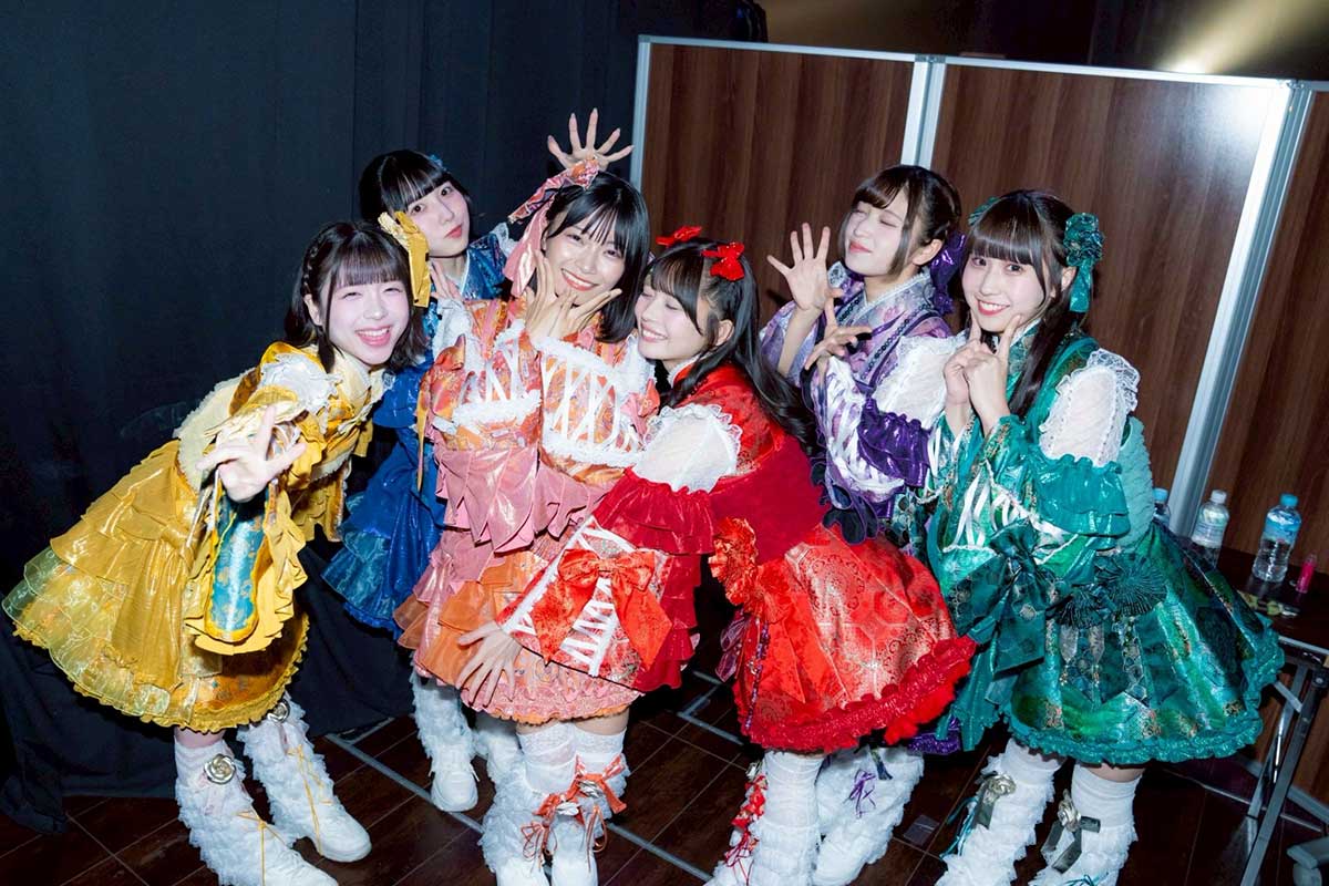 6人体制の新生まねきケチャ始動　新加入・日高里緒が所信表明「精一杯頑張っていきます！」