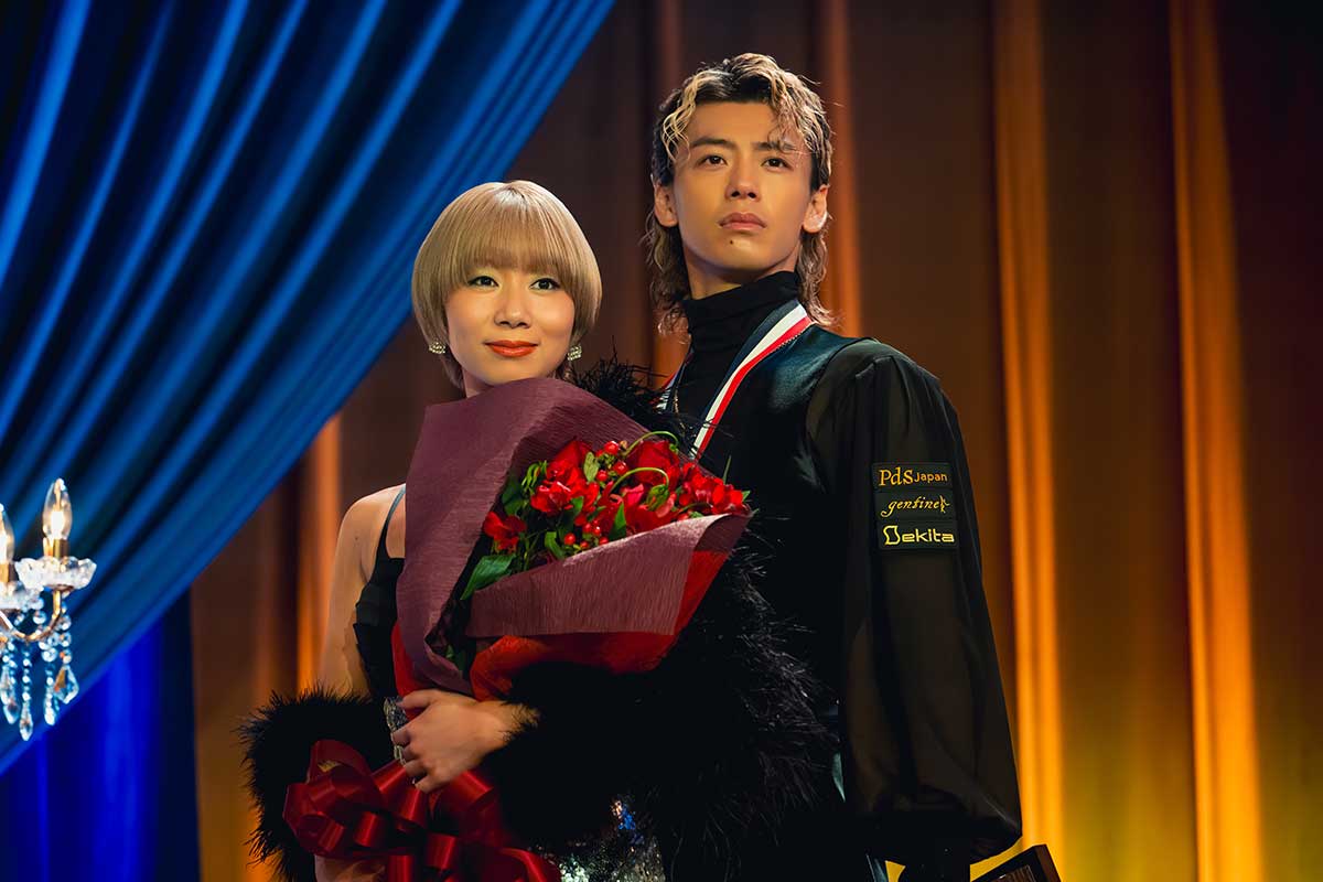 土居志央梨(左)と竹内涼真【写真:Netflix映画『10DANCE』 2025年12月18日(木)よりNetflixにて世界独占配信】