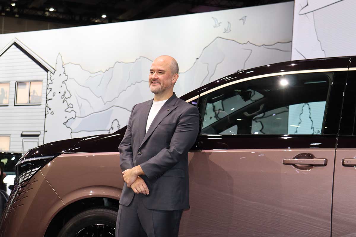 日産エスピノーサ社長が新型エルグランドをアピール【写真:ENCOUNT編集部】