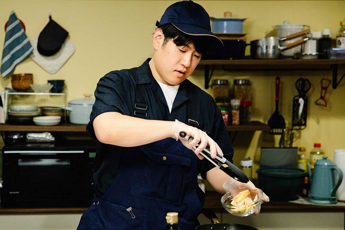 「料理を作りながら、セリフを…」　『晩酌の流儀』出演俳優がスタッフとの“二刀流”に挑戦した理由とは