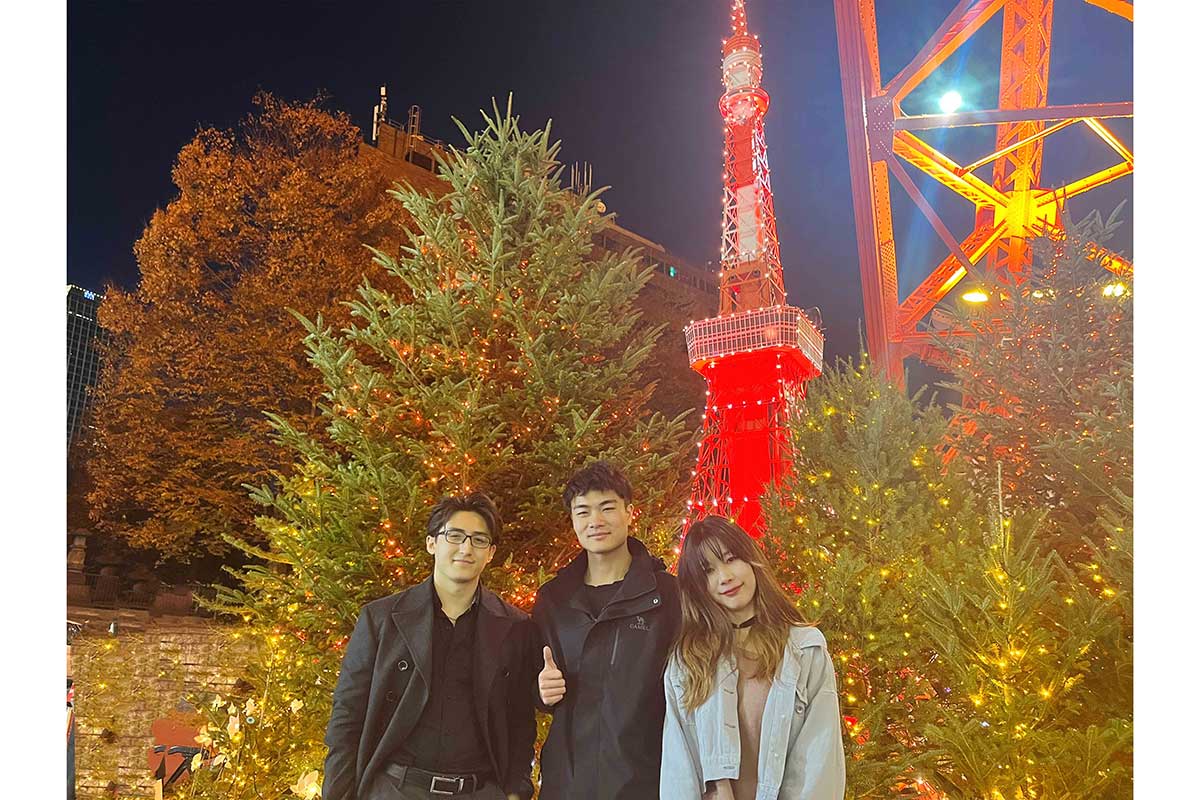 公私で日本語と英語を流ちょうに使いこなすZ.Xさん（右）