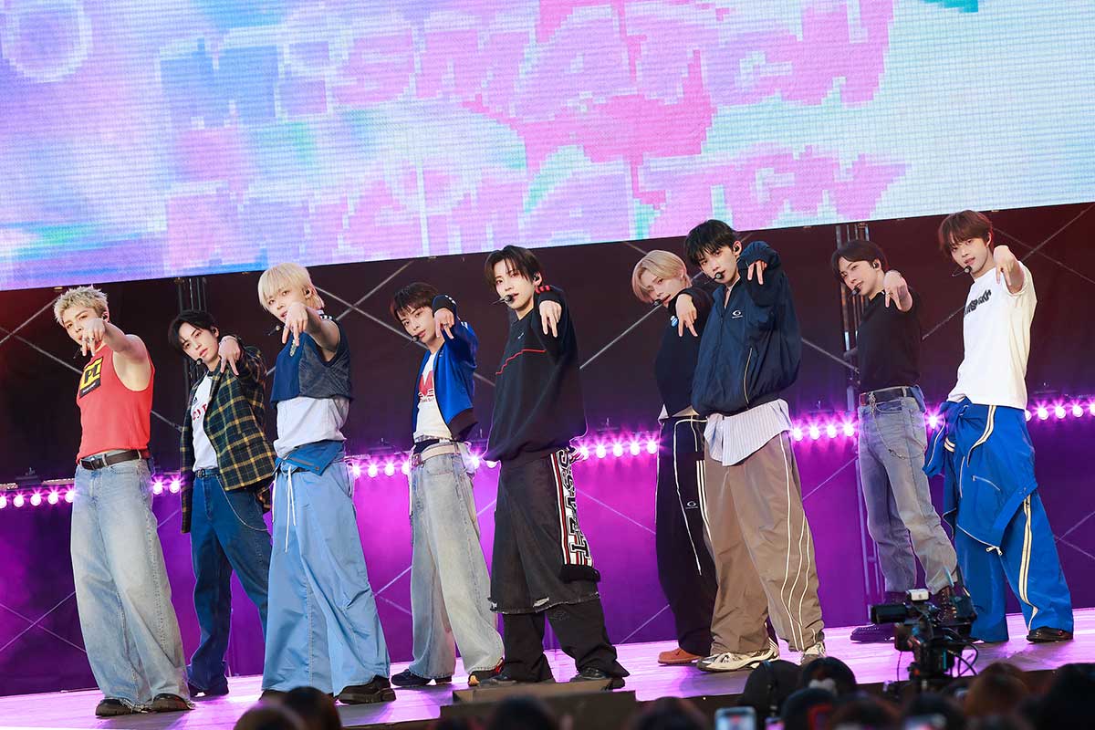 日韓ダブルミリオン達成の&TEAM、9人でファンに約束「来年は大きな花を咲かせられるよう」