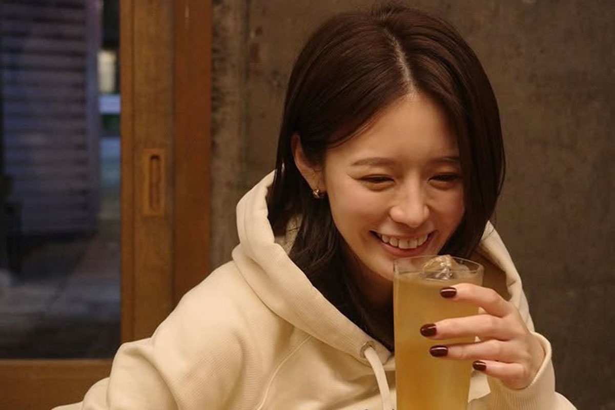 “準ミス青山”タレント、ミニスカの近影が「すごい大人の女性」　井口綾子に反響「髪長なった」