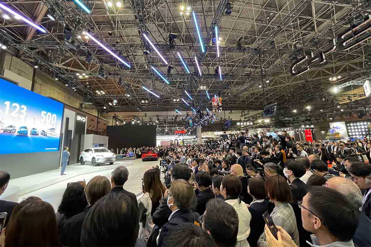 メディア殺到のBYD、日本向け“新型車”に警戒の声「シェア取ると思う」　開発責任者に聞く勝算