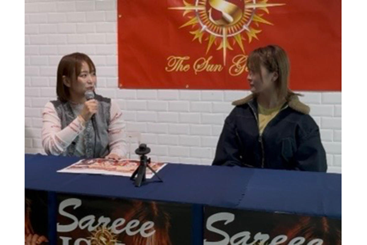 会見上、なつぽい（右）はSareeeから「最近くすぶってる」と指摘を受けた