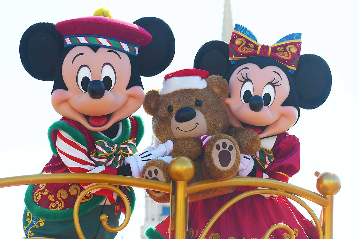 ミッキーとミニーが新たなコスチューム姿を披露した【写真：ENCOUNT編集部】