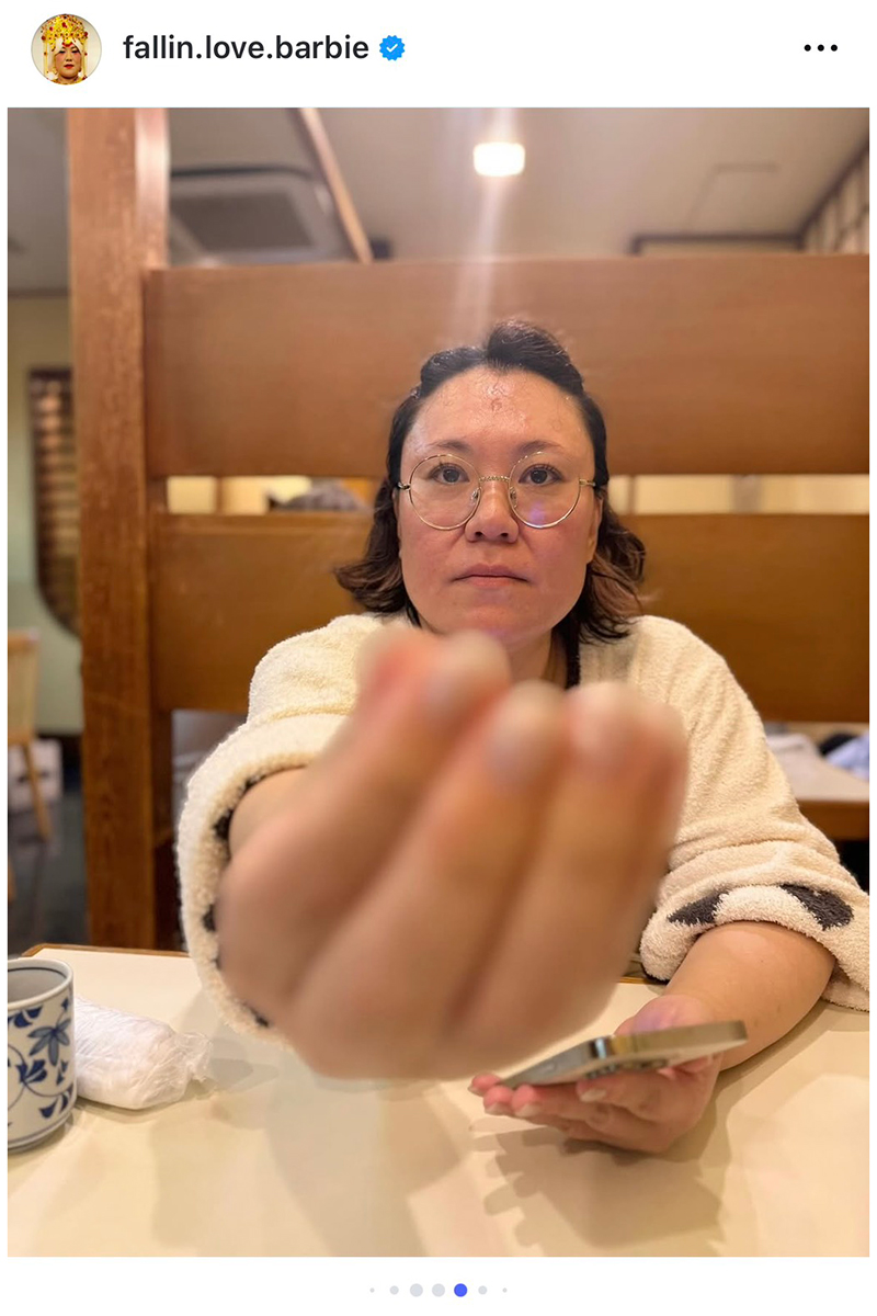 フォーリンラブ・バービーの実際の投稿【写真:インスタグラム(@fallin.love.barbie)より】