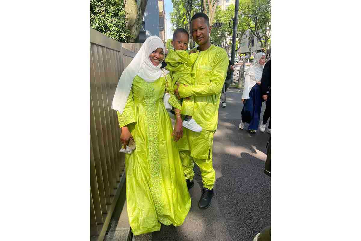 家族3人の民族衣装姿