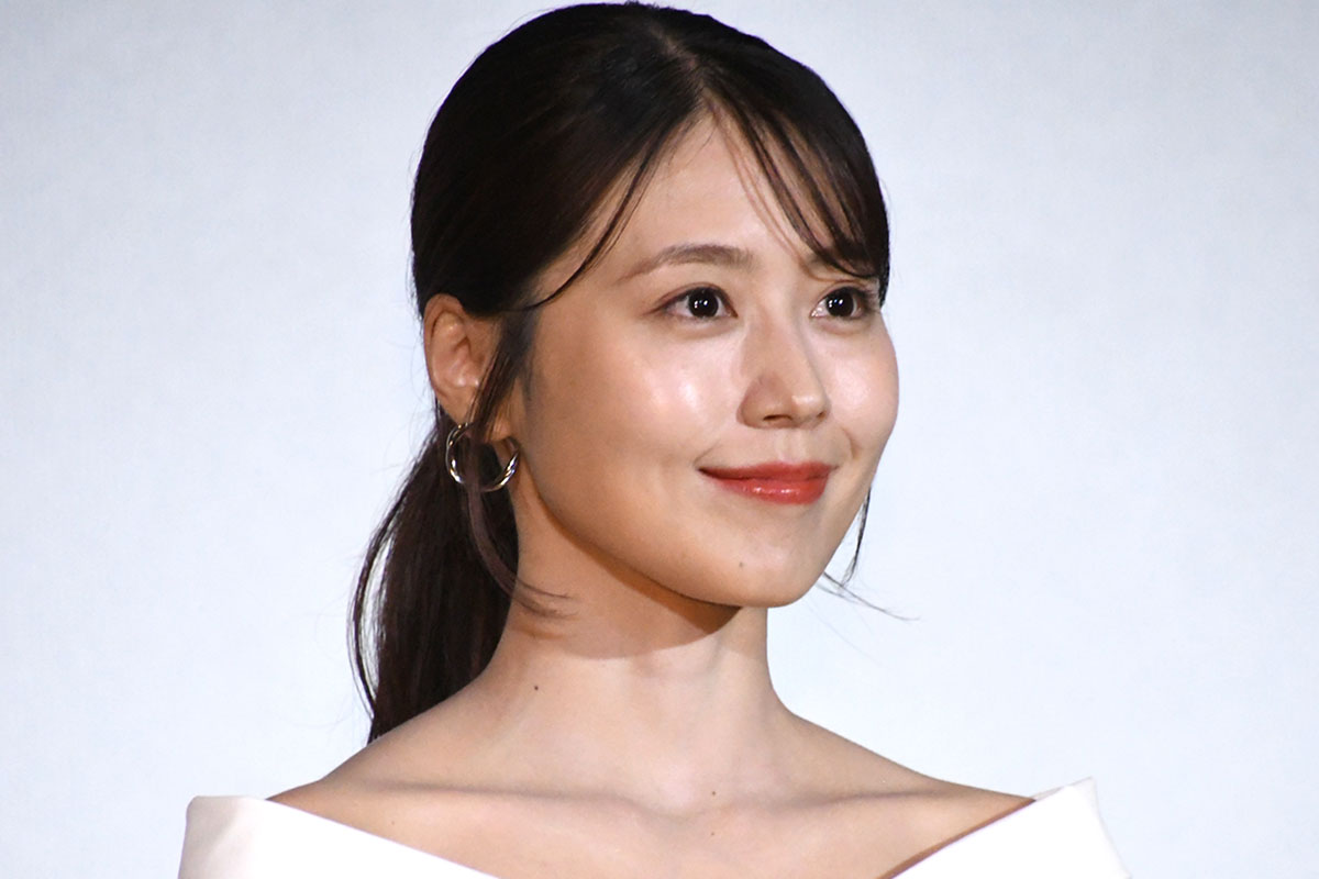 有村架純、肩あらわなドレスでナチュラル笑顔…マネージャー激写にファン歓喜「声でる」「ぎゃんかわ」「綺麗すぎませんか？」