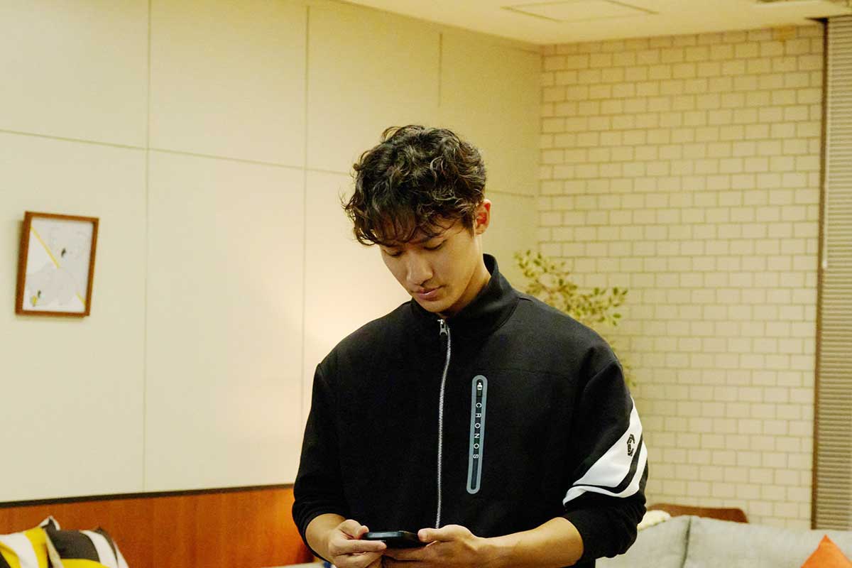 『恋する警護24時 season2』に出演するSnow Manの岩本照【写真:(C)テレビ朝日】