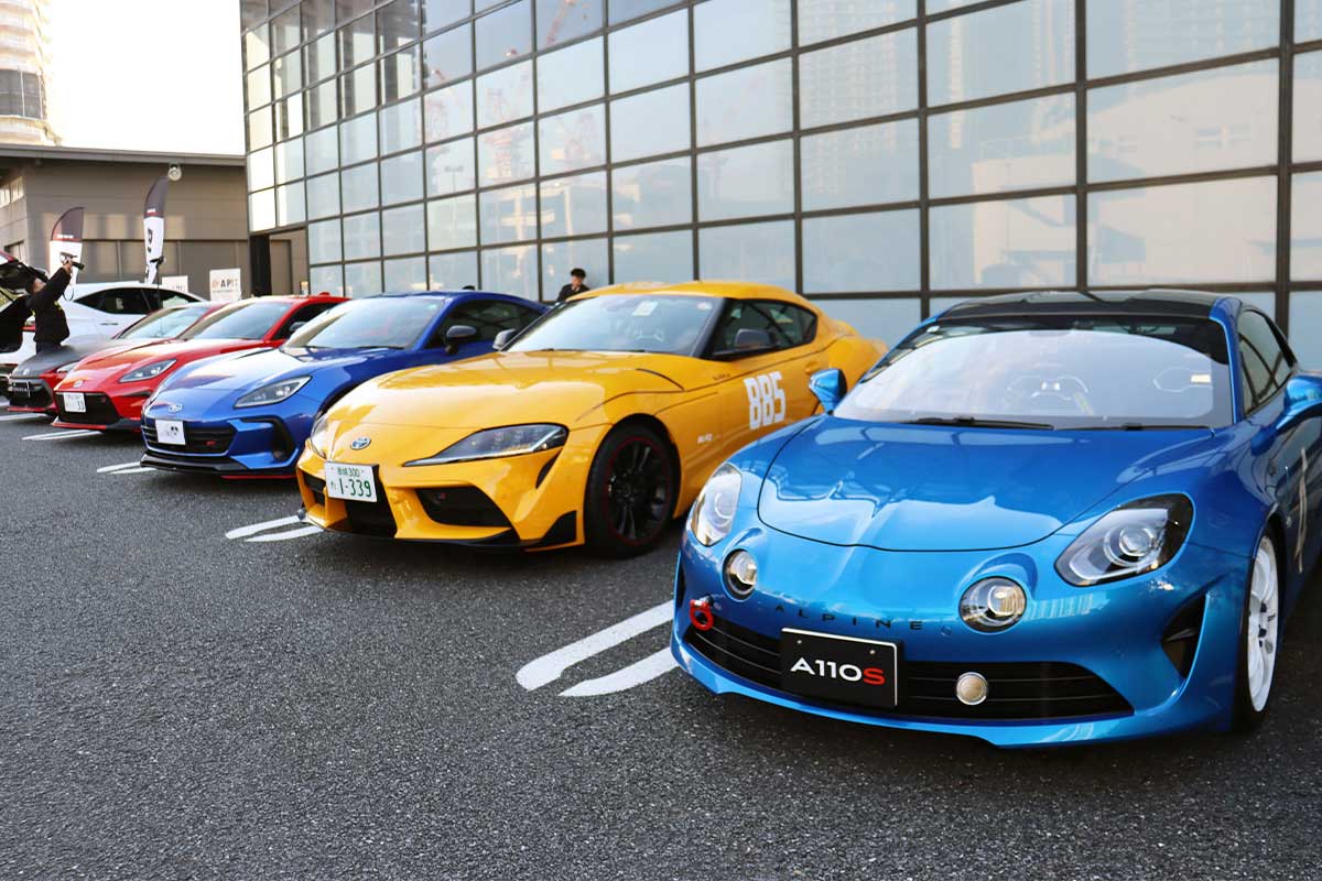 マイカーが変貌、愛好家が“忠実再現”で本気勝負…「外観の完全一致」「原作に寄せた漫画仕様」