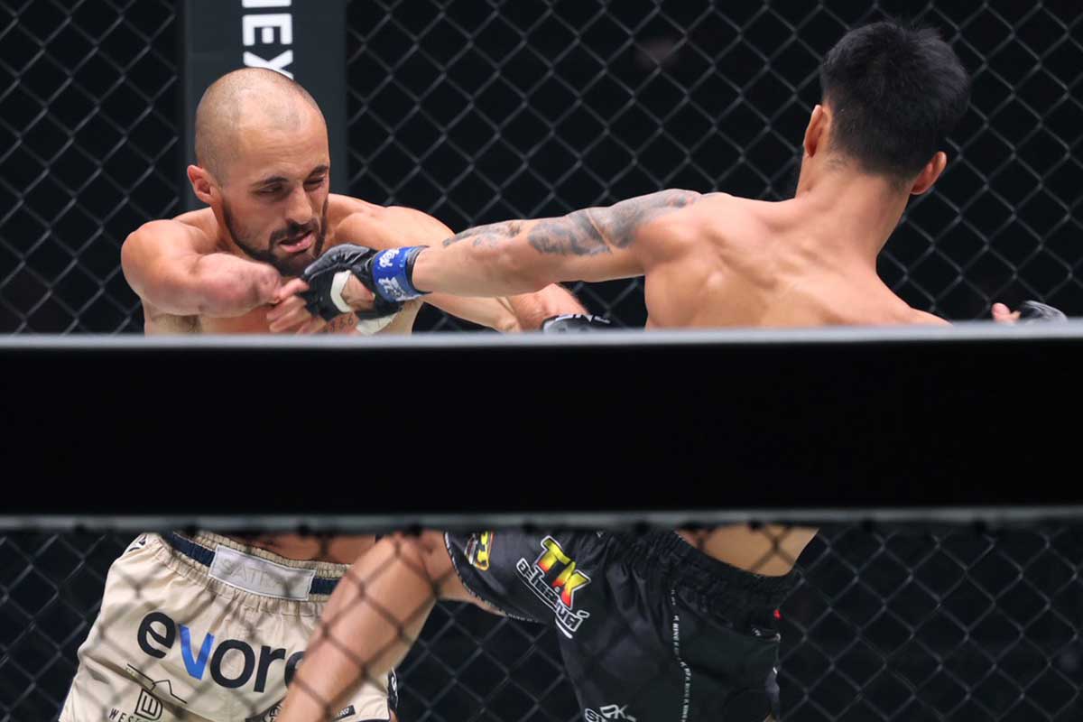 ONE日本大会に出場したジェイク・ピーコック(左)【写真:山口比佐夫】