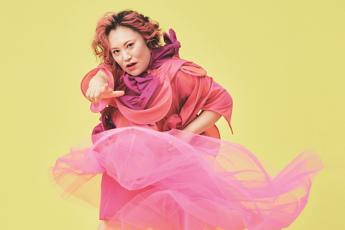 バービー、『ゼクシィ』でド派手ウエディング姿　夫とは“コントのようなふうふ関係”　結婚前に家事分担を話し合い