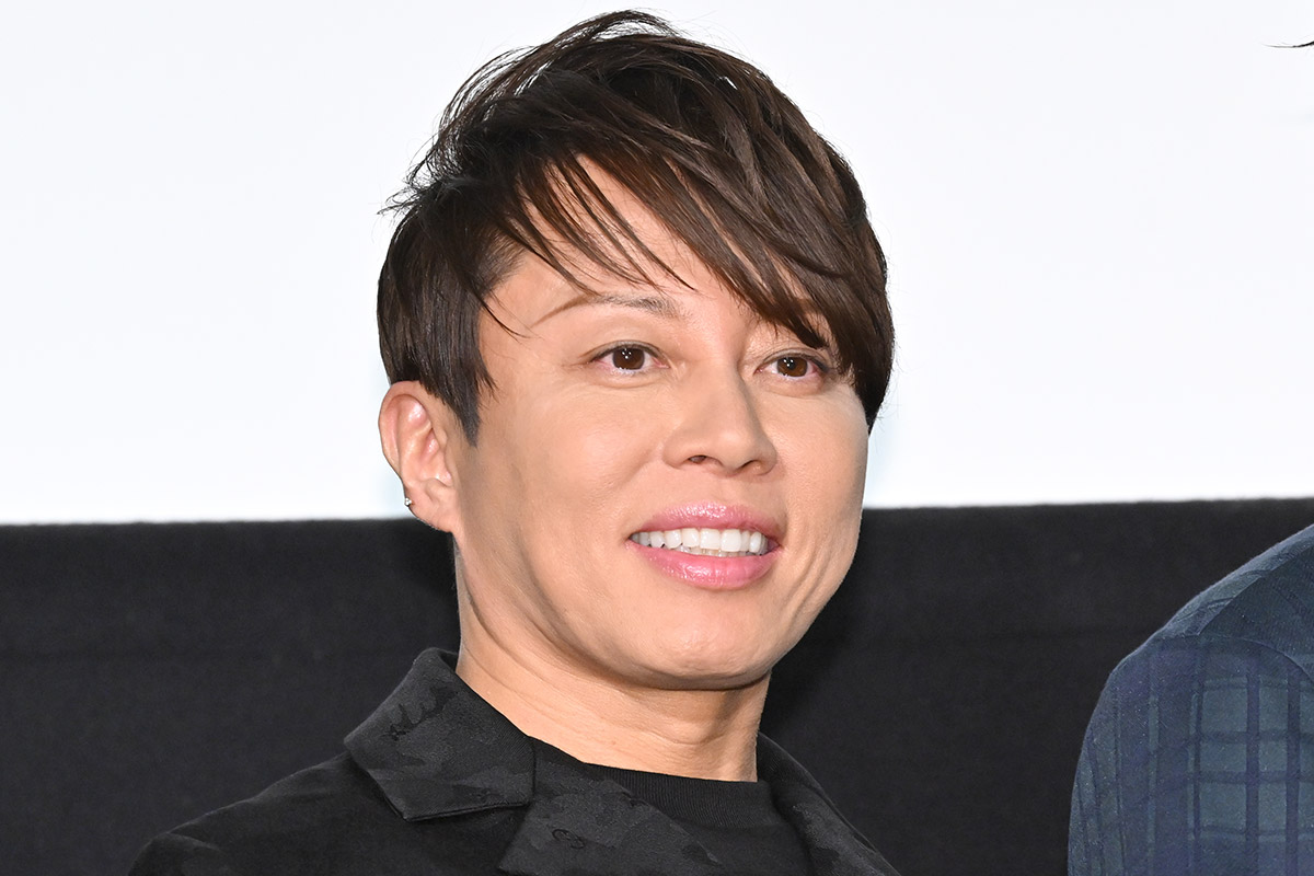 「えっ!?服どないしたん？」　まさかの“謎ロケ”にネット仰天、西川貴教に「すんげー！」「美ボディが映えますね」