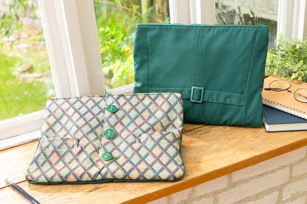 「サーキュレーティングスマイル」グッズを販売する【写真：(C)Disney】