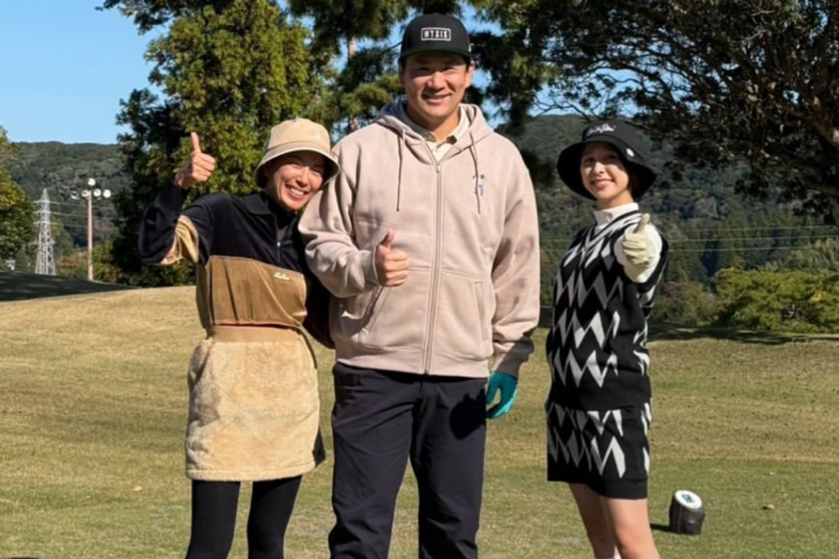 里田まい、雰囲気ガラリの近影に「若返ってない？」の声　夫＆人気アイドルとの3Sも公開「最近の写真です」