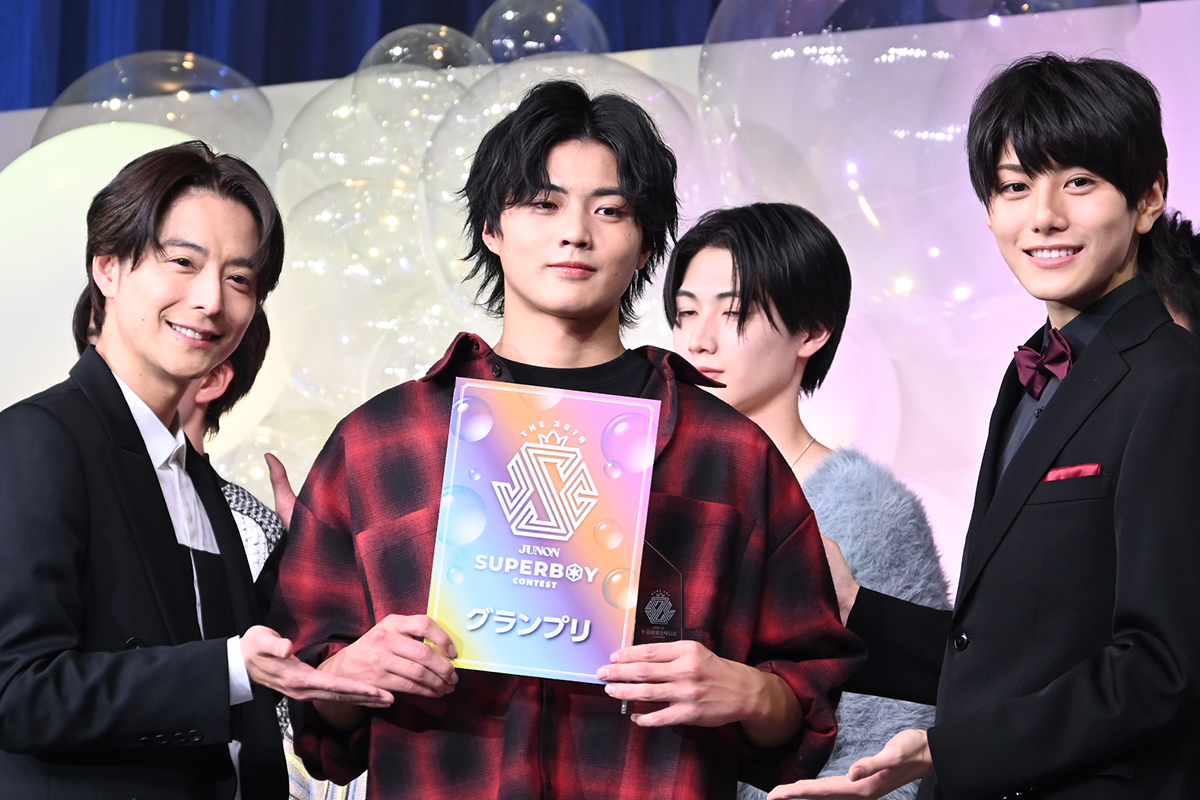 グランプリを受賞した大野礼音さん（中央）【写真：ENCOUNT編集部】